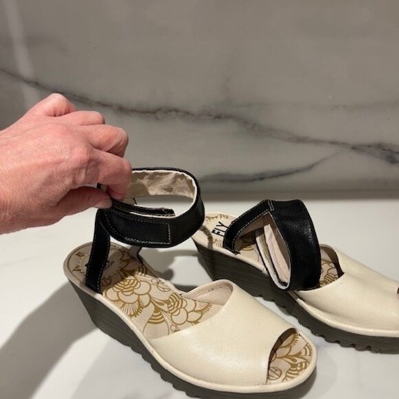 Ladies FLY Wedge Sandal - Size 38 - Picture 1 of 5